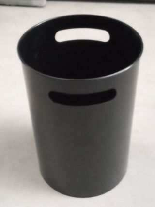 Papelera metal negra 5 L