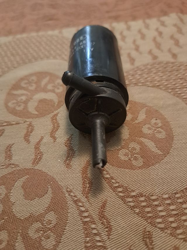 Golf cabrio mk1. Bomba limpiaparabrisas