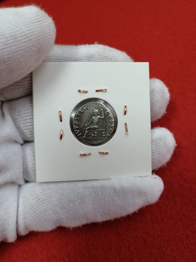 Denario Neron precintada buen relieve y pátina