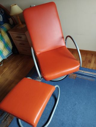 Silla con reposapiés