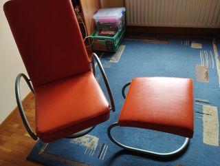 Silla con reposapiés