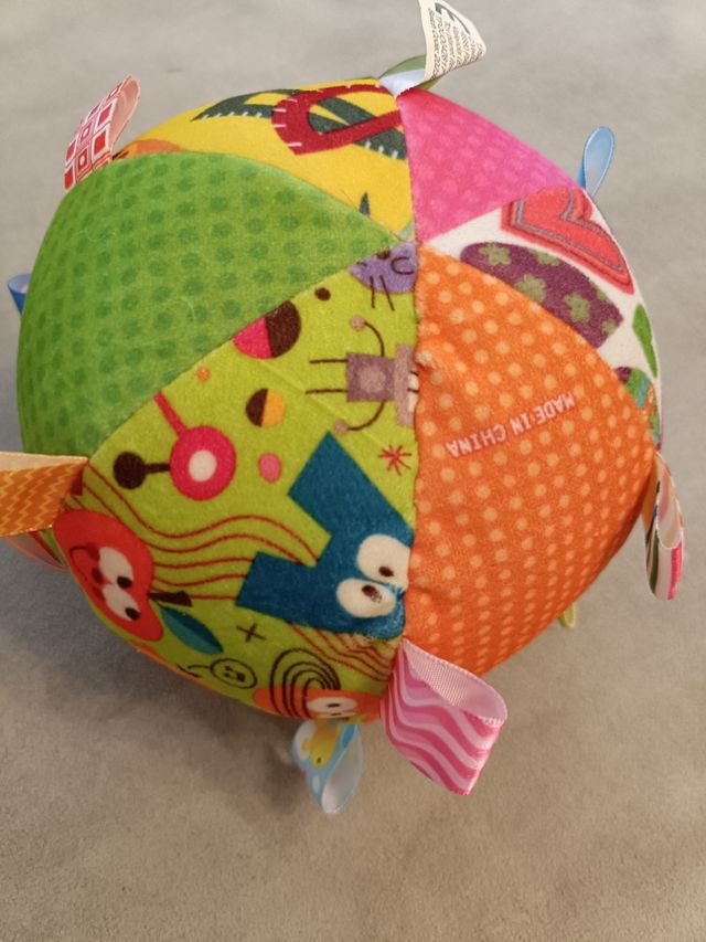 Pelota grande de peluche para bebés