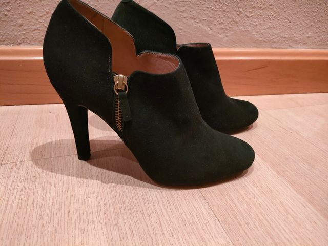 Zapatos nuevos negros Unisa 38