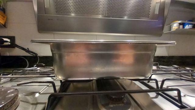 teglia in acciaio  con coperchio