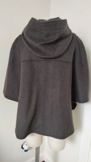 Abrigo - Capa mujer. Talla 40. Nueva