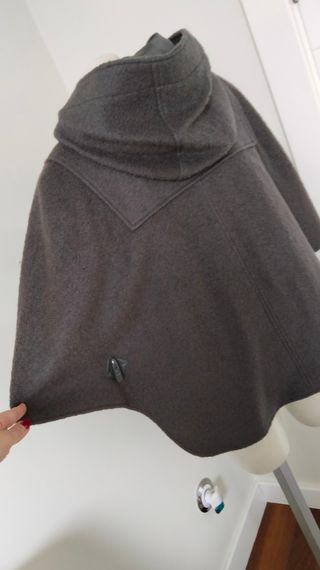 Abrigo - Capa mujer. Talla 40. Nueva