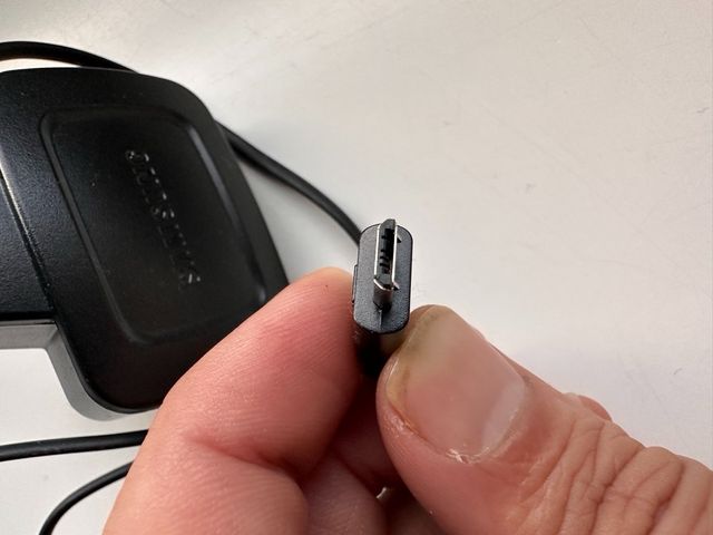 Cargador Samsung con enchufe UK, micro USB