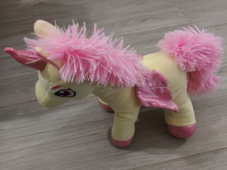 Peluche unicórnio com asas