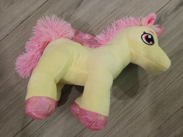 Peluche unicórnio com asas