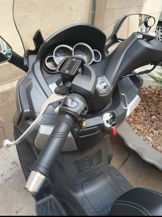 Cambio o vendo SYM Joymax 125cc (2015)  1.900 €