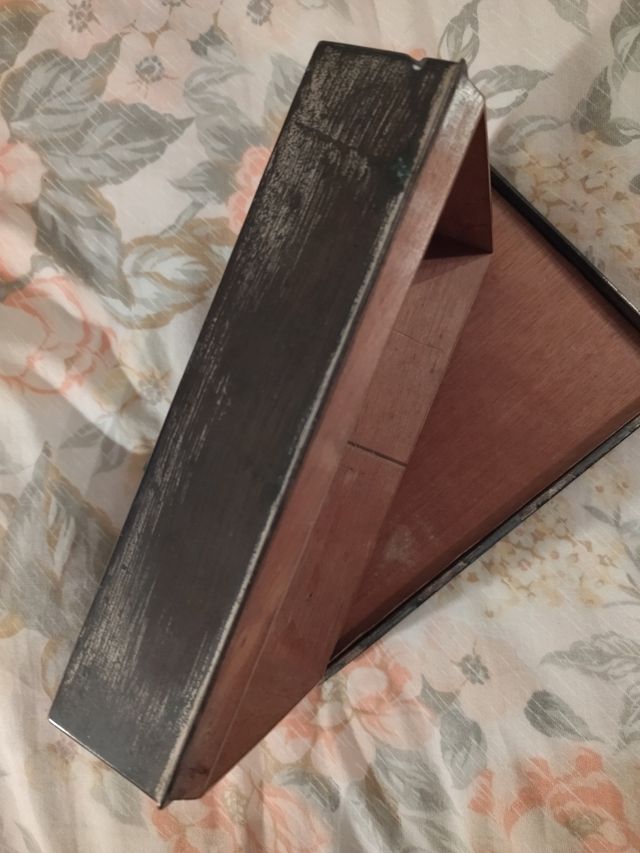 Antica scatola in metallo 18x12