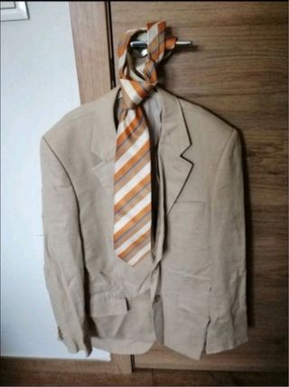 traje de hombre, usado una vez
