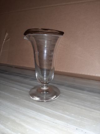 Medidor antiguo de farmacia