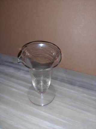 Medidor antiguo de farmacia