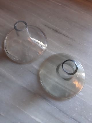 2 embudos de farmacia antiguos