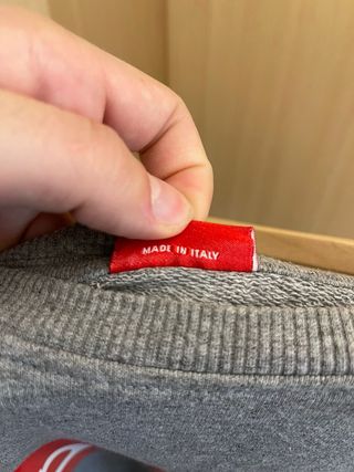 Sudadera gris con logo rojo Supreme España 