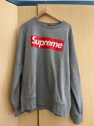 Sudadera gris con logo rojo Supreme España 