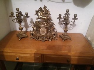 Conjunto candelabros y reloj