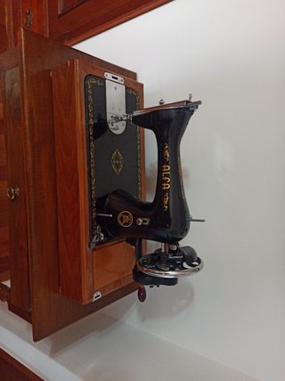 Maquina de coser ALFA