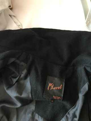 Abrigo de lana en negro marca Salsa