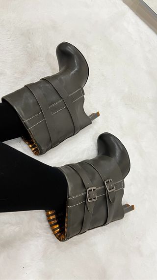 Botins cinza da Feud