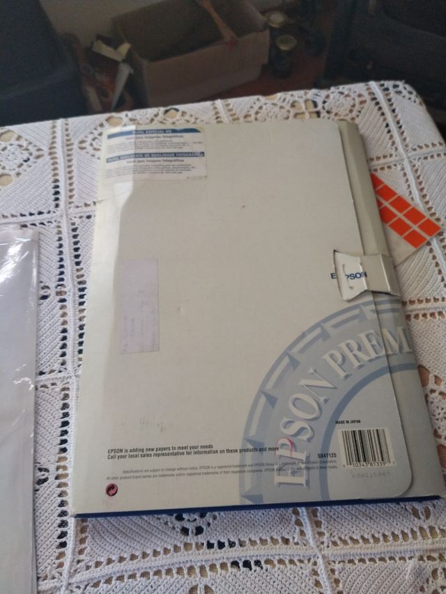 Carpeta con diferentes tipos de papel blanco A3