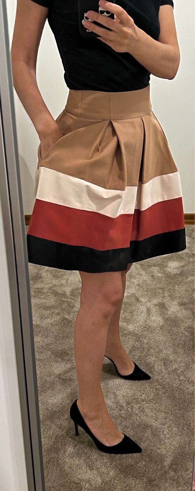 Saia da Zara colorida e elegante