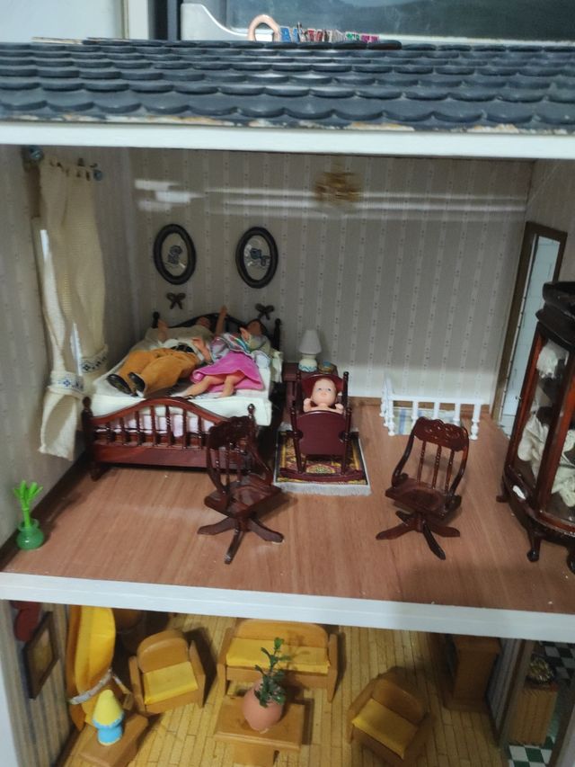 Casa muñecas antigua,todo detalle interi