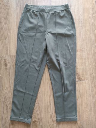 Pantalón jogger color kaki