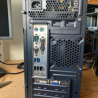 PC; 16gb de RAM + grafica 2gb