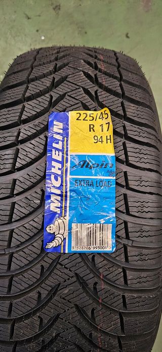 225/45-17 Alpin 4