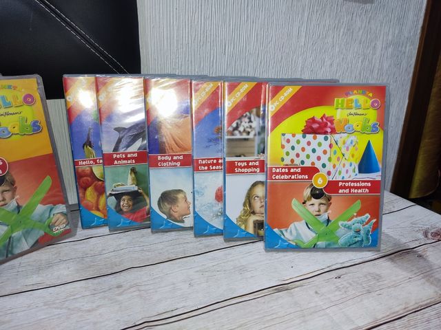 colección de libros y DVD inglés houses and food