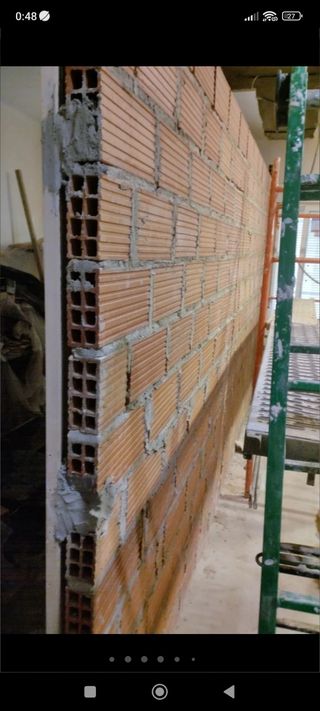 se hacen tabiques en ladrillo y en Pladur