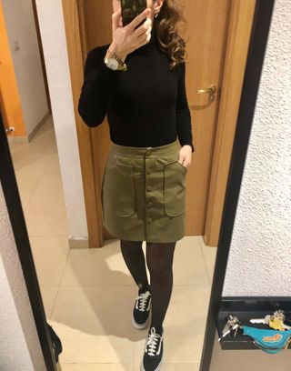 Minifalda efecto piel color kaki