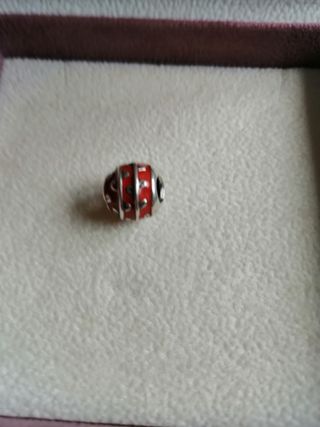 Charm Pandora original modelo Red Vines
