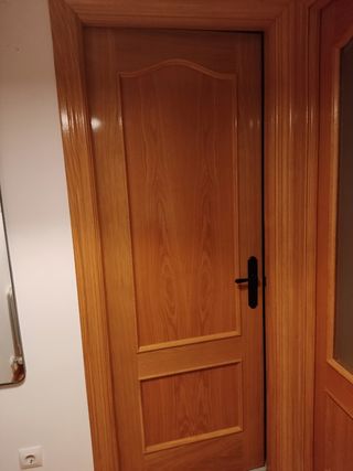 Puerta de madera maciza de roble