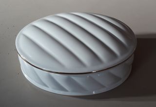 Cofanetto in ceramica bianco
