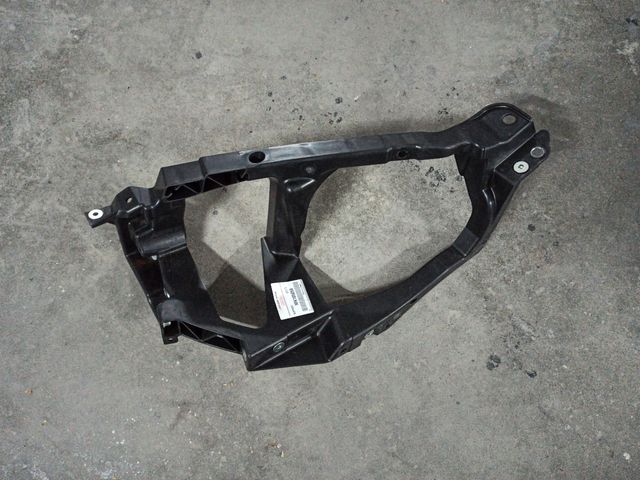 alojamiento de faro izquierdo Mitsubishi Colt