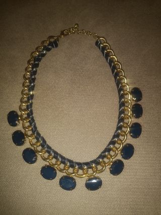 Collar dorado y azulón 