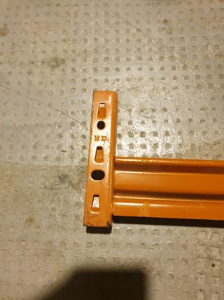 Travesaño estantería tipo mecalux