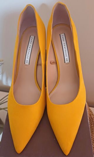 STILLETOS AMARILLOS ZARA