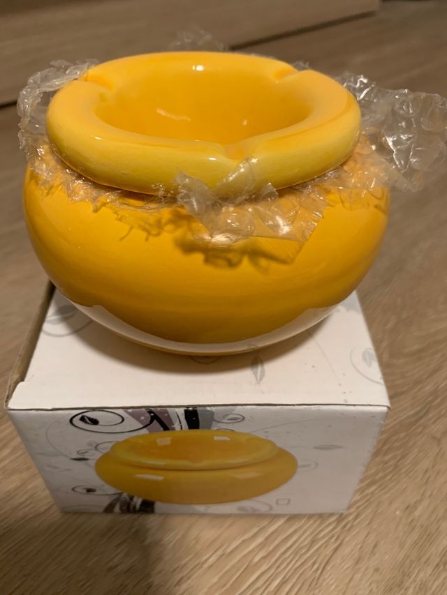 Regala cenicero Amarillo