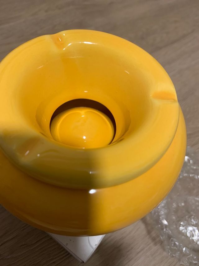 Regala cenicero Amarillo