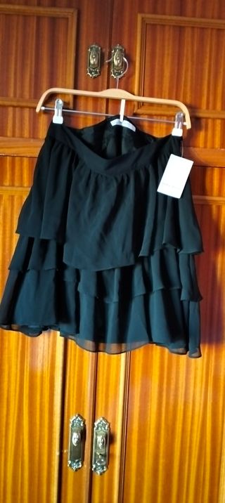 FALDA NEGRA d 3 VOLANTES. L.CON ETIQUETA, CREPMUY