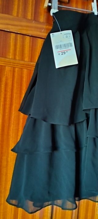 FALDA NEGRA d 3 VOLANTES. L.CON ETIQUETA, CREPMUY