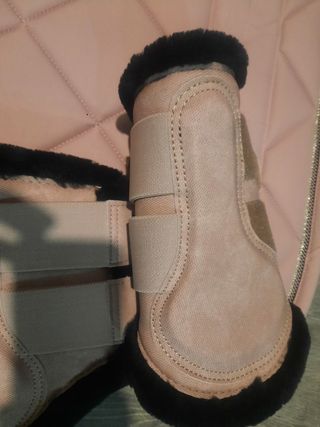 MANTILLA Y PROTECTORES BORREGO PONY ROSA PALO