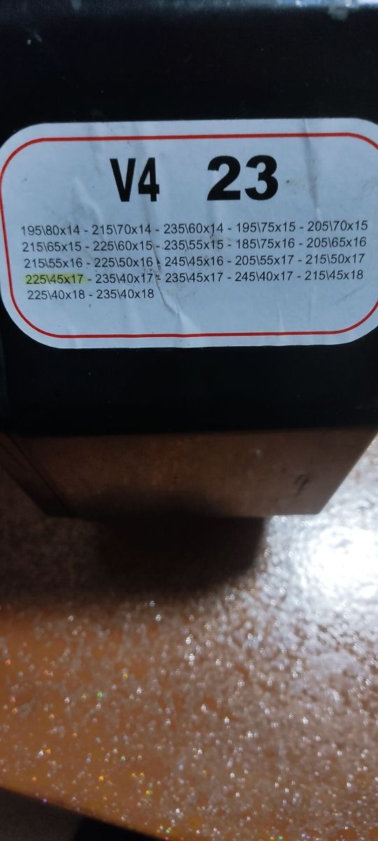 Due serie catene da neve