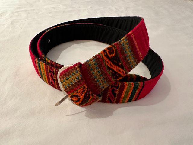 cinturones etnicos de colores (21 euros la unidad)