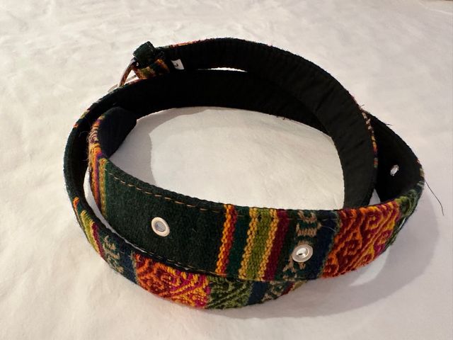 cinturones etnicos de colores (21 euros la unidad)