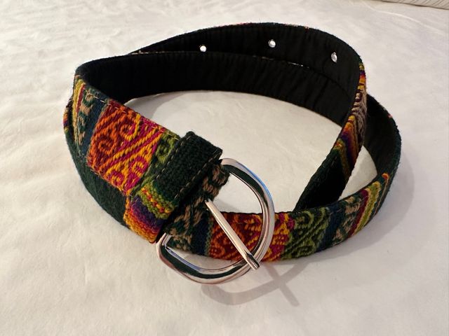 cinturones etnicos de colores (21 euros la unidad)